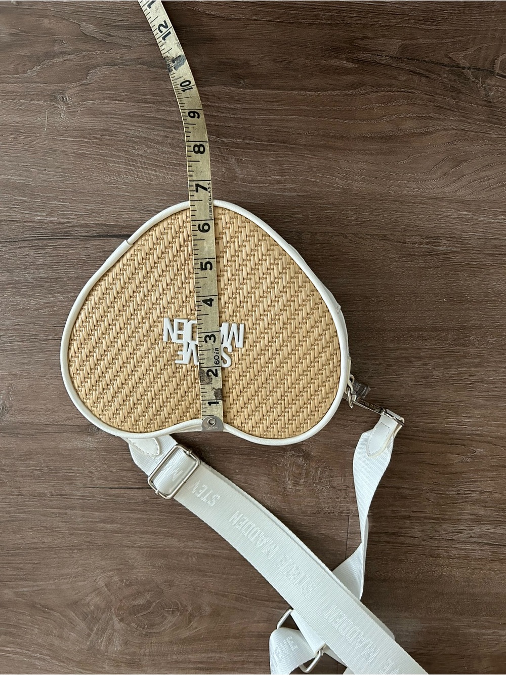 Steve Madden NWOT Heart Crossbody Bag - White & Natural Straw - Picture 5 of 6